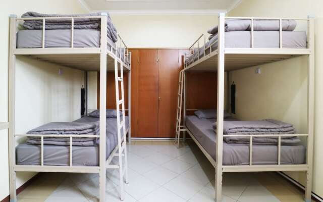 Maharani Guesthouse Tebet Syariah - Hostel