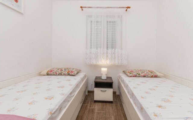 Nice Apartment in Drage With Wifi and 2 Bedrooms