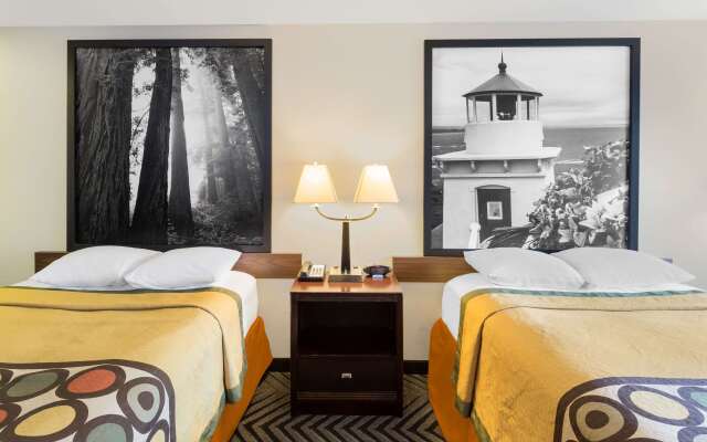 Super 8 by Wyndham Fortuna