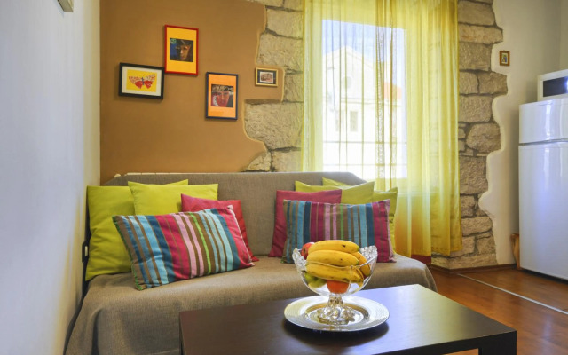 Top Center Apartment