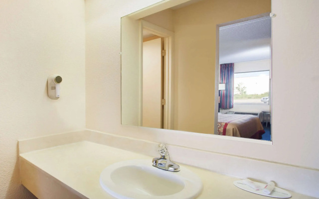 Days Inn by Wyndham Greeneville