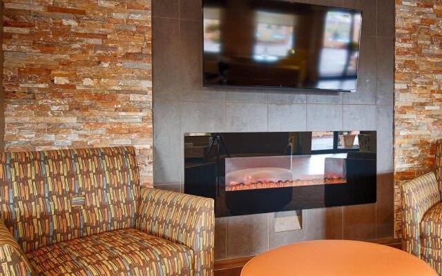 Clarion Pointe Independence - Kansas City