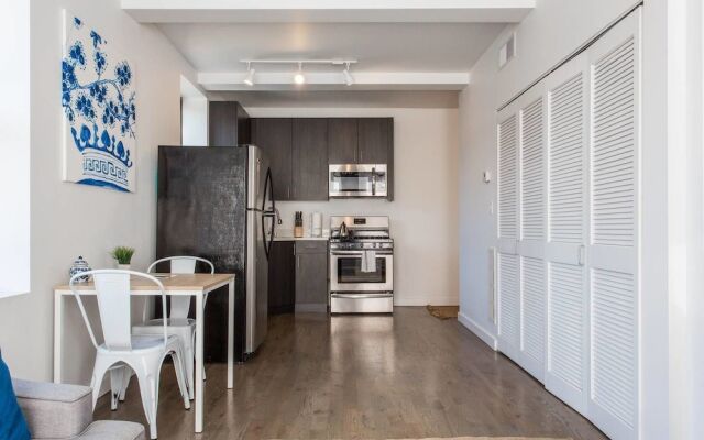 Chestnut Charm - Modern 1 BDR in Downtown