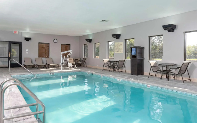 Hampton Inn & Suites Cleveland-Airport/Middleburg Heights