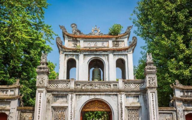 RedDoorz near Le Van Luong Street