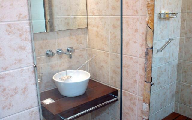 Tayka Hotel