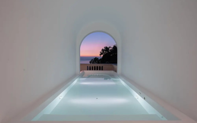 Miyue Roman Holiday Bubble Pool hotel