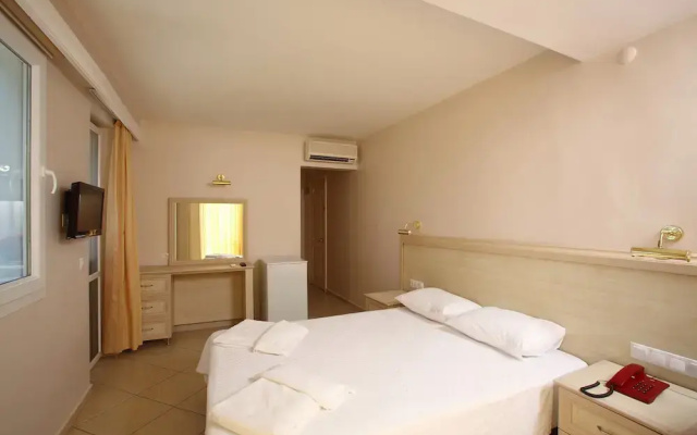 Catamaran Hotel