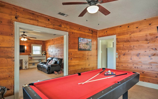 Inviting Lubbock Home > 1 Mi to Downtown