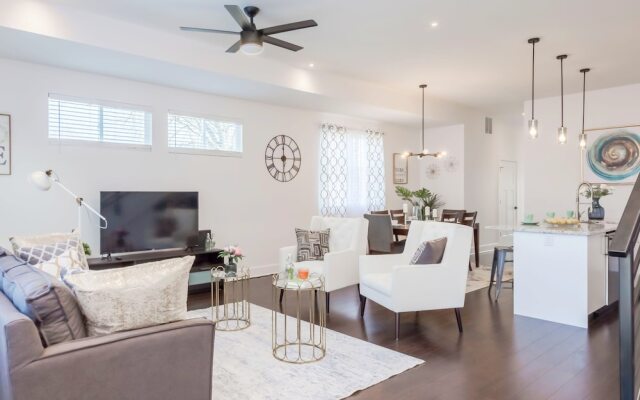 Sanitized Newly Designed Super Chic Indy Home Near Fountain Square!