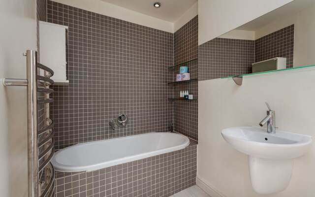 Light And Comfortable Hammersmith Home Ssq