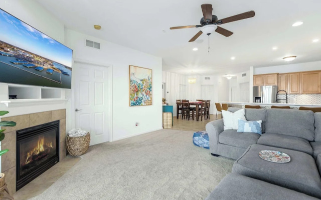 Panoramic Sunset Escape Waterfront Condo for 7!