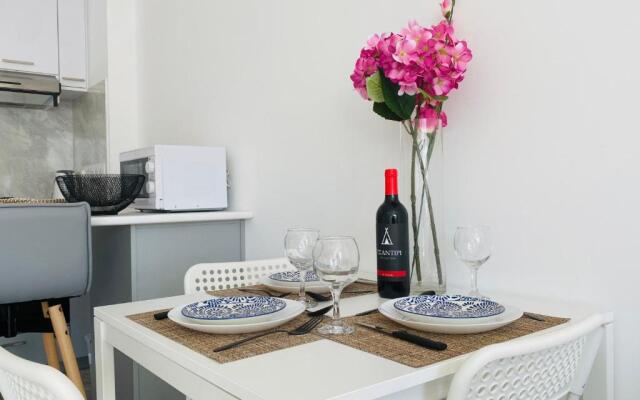 Pink Flamingo 1 Br Apartment in Larnaca