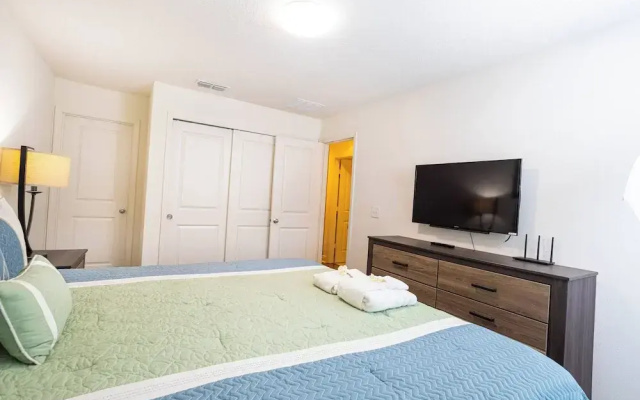Beautiful Townhome With Hot Tub 13