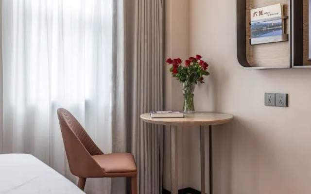 Yuebo Huanshe Designer Art Hotel (Dali Erhai Taiye International Plaza Branch) – Guest Rooms – Dali