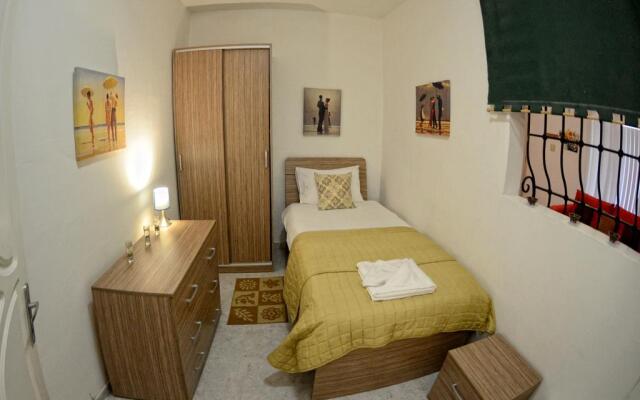 Village Corner 3 bedroom apartment with garage
