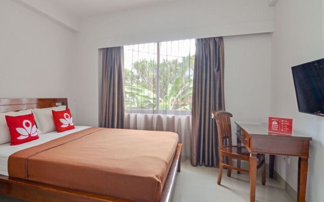ZEN Rooms Basic near Cilandak Town Square