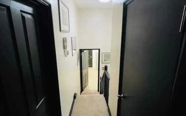 Oxford Charm Apartment-comfort in Prime Location