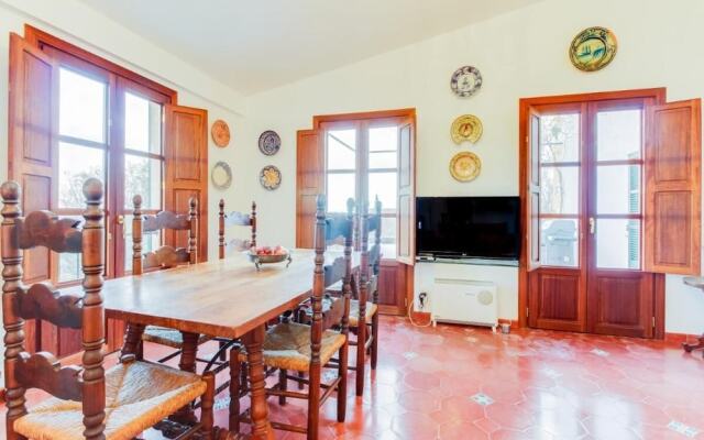 Villa in Consell With Private Pool, air Conditioning and Wifi