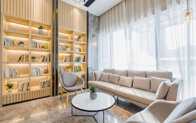 Atour Hotel Nanjing Maqun