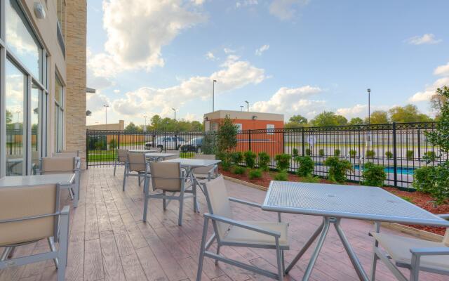 Holiday Inn Express & Suites Tulsa Midtown by IHG