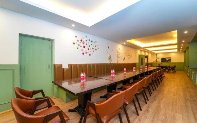 Hotel Glenroy By DLS Hotels