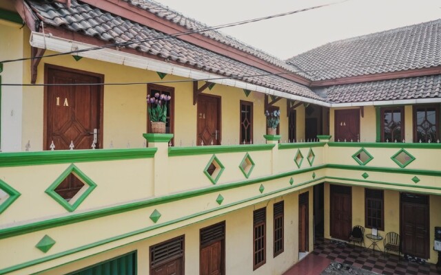 RedDoorz Syariah near Stadion Maulana Yusuf