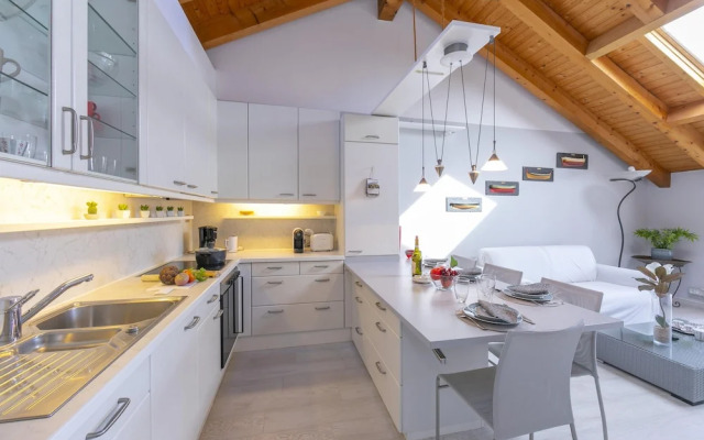 Blu Lake Apartment on Ghiffa Beach