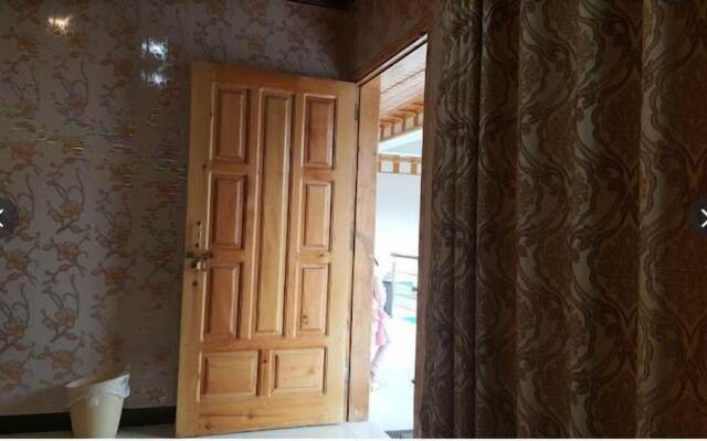 New Park Hotel & Restaurant