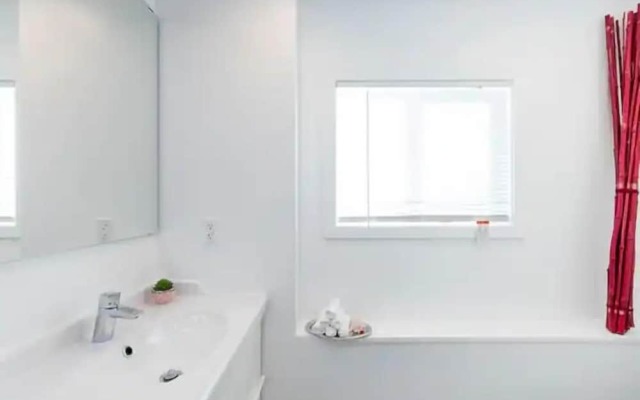 Commercial Homes - Private rooms w Shared bath downtown SFO