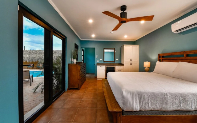 Newly Renovated! Polynesian Themed in Noord!