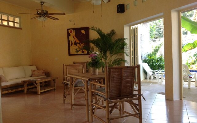 Aree's Lagoon House