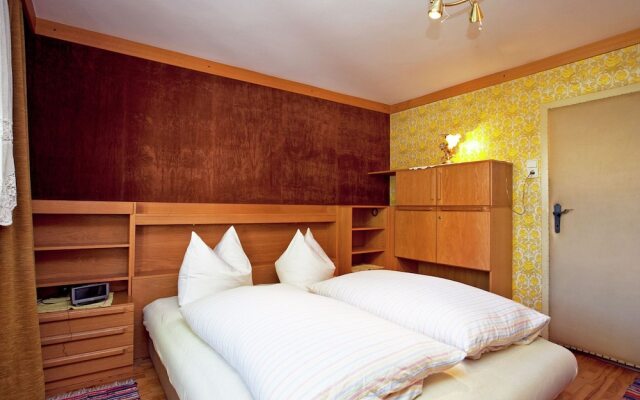 Pretty Holiday Home in Uderns near Ski Area