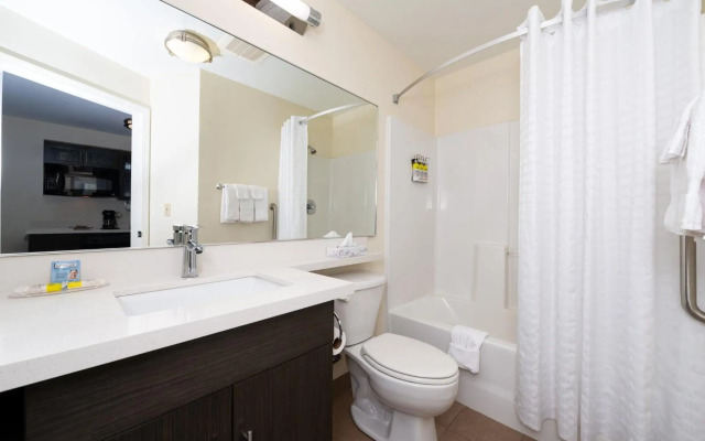 Candlewood Suites Olathe by IHG