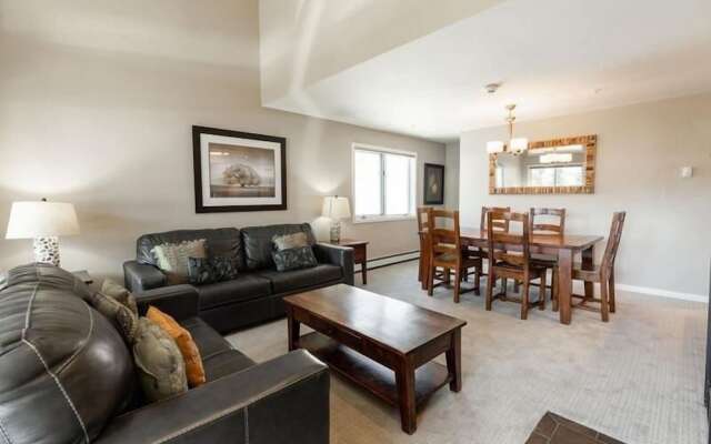 Breakaway West Convenient Condo Near Vail Village by RedAwning