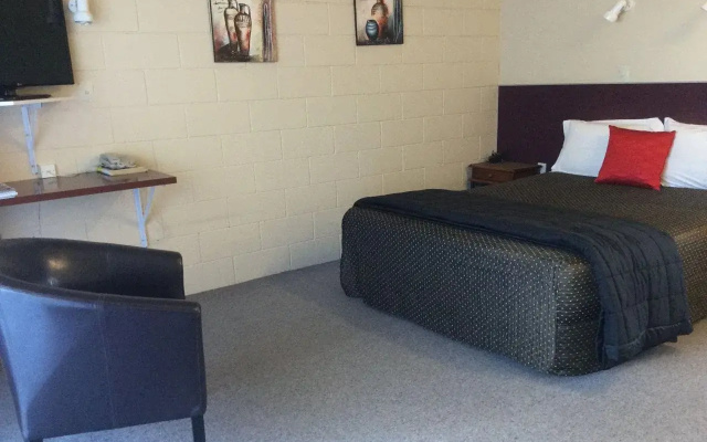 Thornton Lodge Motel