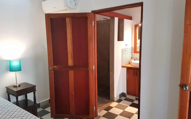 Lovely new-build colonial house with plunge pool