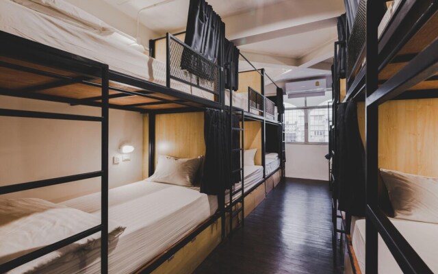 White Wall Poshtel - Hostel