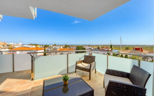 Apartment With Scenic View