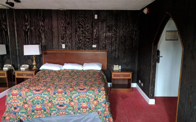 Skylark Motel