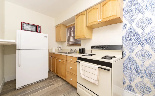 Tropic Isle Hotel and Apartment