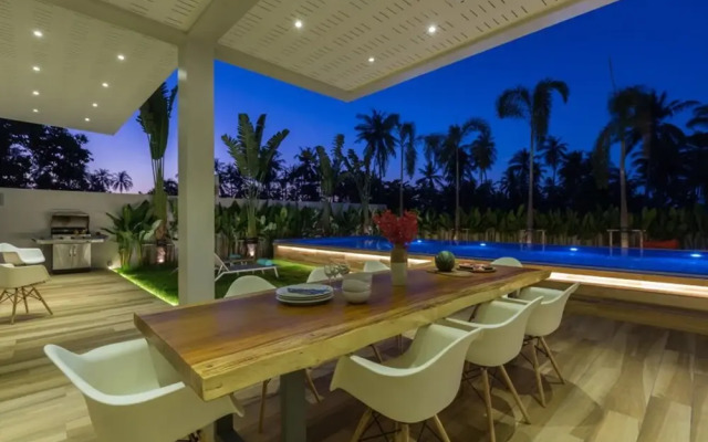 5 Bedrooms Villa Bacardi