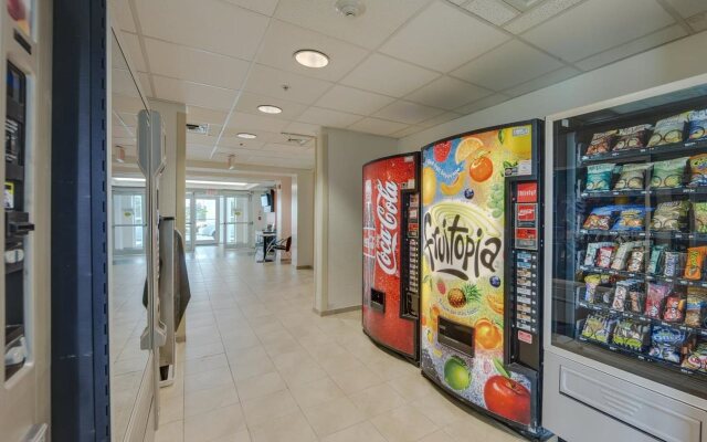 Motel 6 Toronto Brampton
