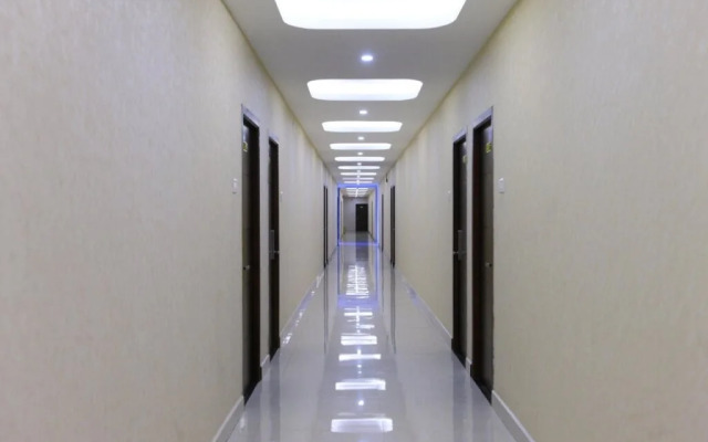 RB Grand Residency by OYO Rooms
