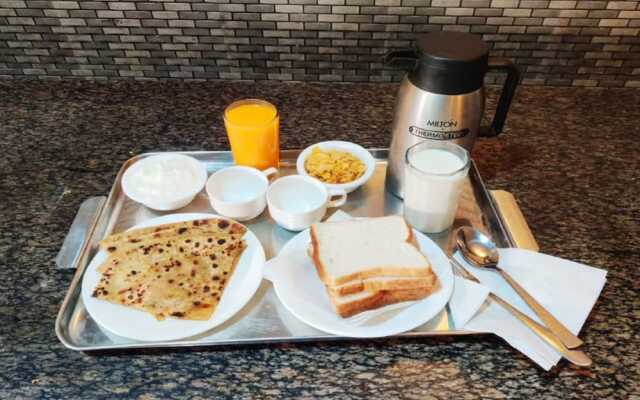 Hotel Lorent Manor by Goroomgo