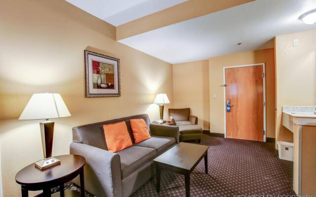 Comfort Suites At Rivergate Mall