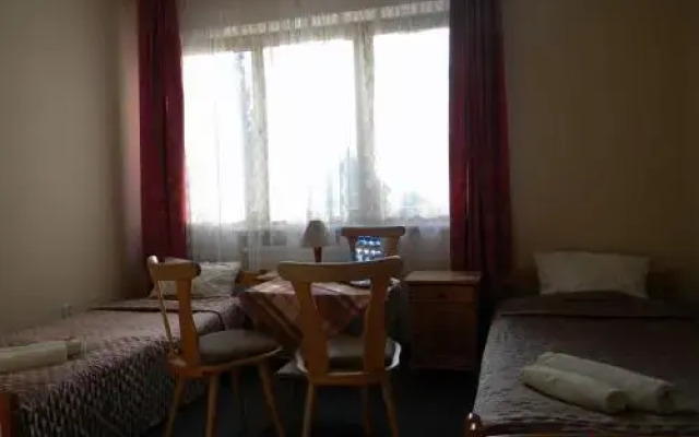 Willa Karis Pokoje Gościnne