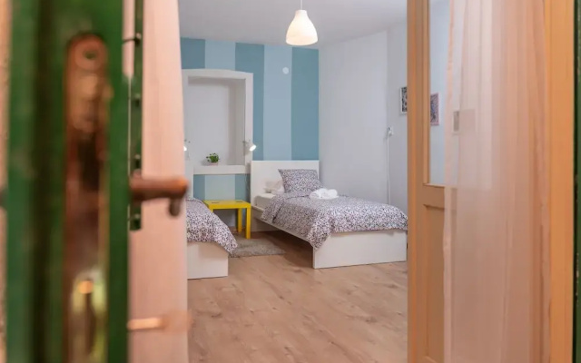 House Polus
