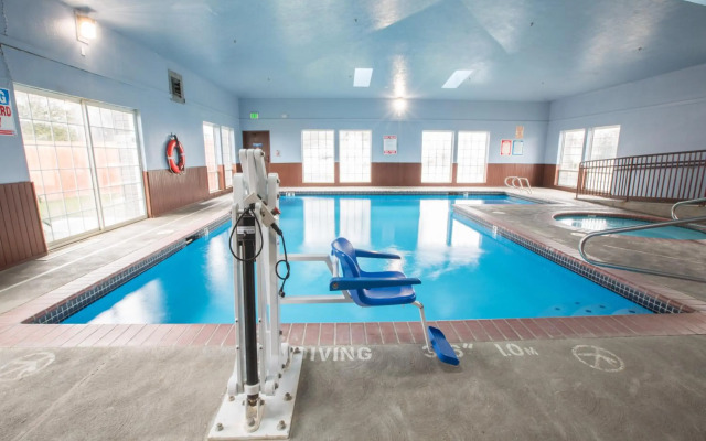 Bridgeway Inn & Suites Portland Airport