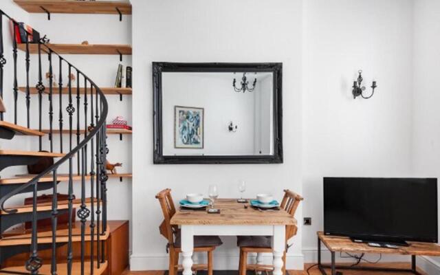 Warwick Post Office Apartment